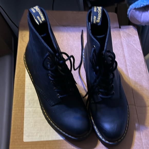 Dr. Martens Shoes - HP🎊🎊Doc Martens Boots